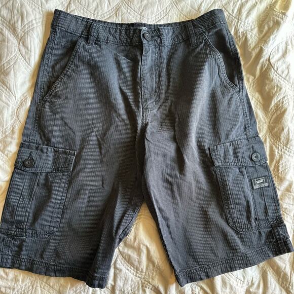 CLOSET CLEAR OUT!  Vintage VANS Men's Gray Pinstripe Cargo Shorts - Picture 1 of 3